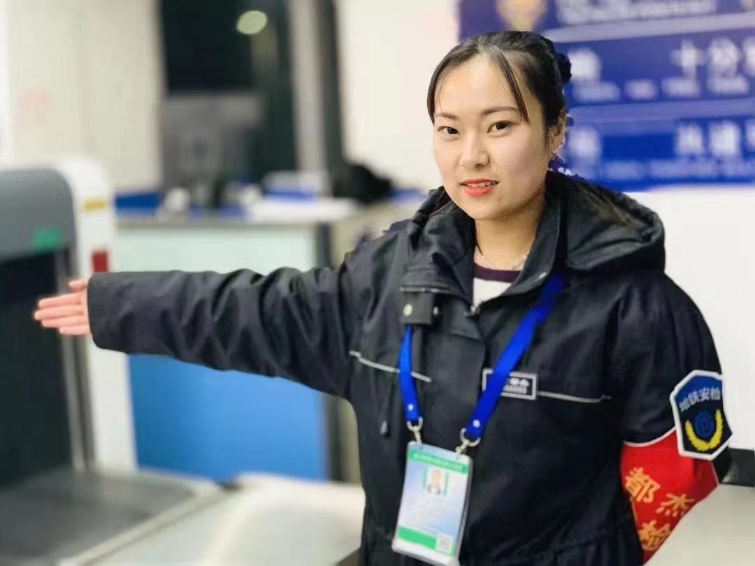 招聘北京地铁11号地铁引导员 要求:男，